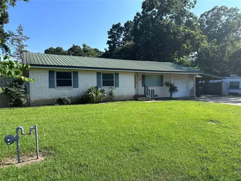 910 SE Jackson St, Idabel, OK 74745