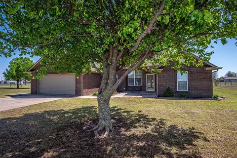 16748 SW 27th St, El Reno, OK 73036