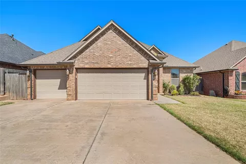 11917 SW 18th St, Yukon, OK 73099