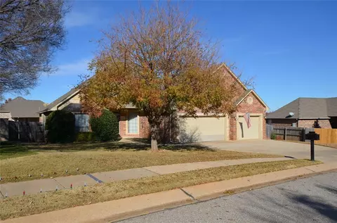 517 Ash Grove Cir, Edmond, OK 73003