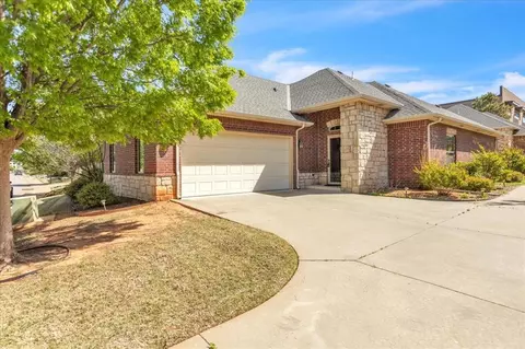 10256 Hawthorn Dr, Oklahoma City, OK 73120