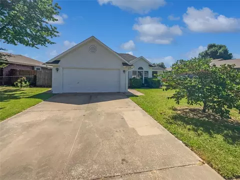 3708 Teresa Dr, Moore, OK 73160
