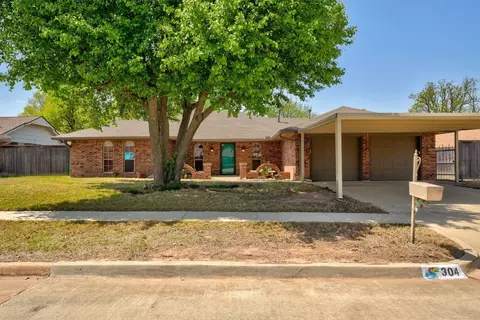 304 SW 99th St, Oklahoma City, OK 73139