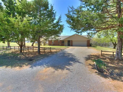 2 James Ray Rd, Shawnee, OK 74801