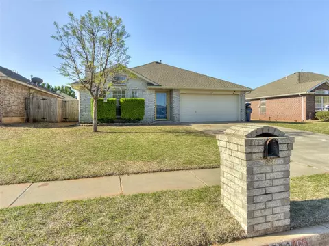 332 W Chantilly Way, Mustang, OK 73064