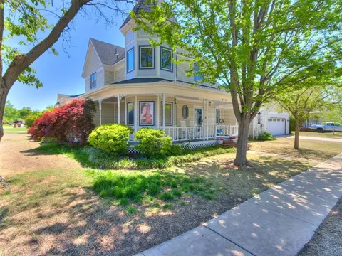 811 Carriage Ln, Norman, OK 73069
