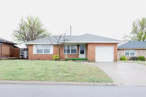 1208 Barker Rd, Clinton, OK 73601