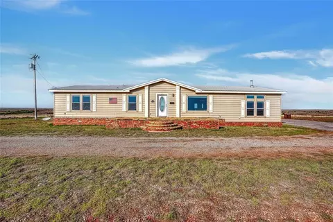 10637 Highway 44 Hwy, Foss, OK 73647