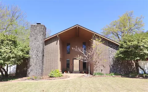 2017 Crestmont St, Norman, OK 73069 photo 2