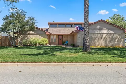 1 Misty Glenn Dr, Chickasha, OK 73018