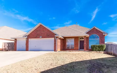 816 Elm Creek Dr, Moore, OK 73160