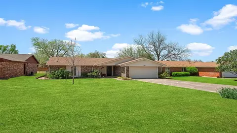 504 N 6th St, Noble, OK 73068