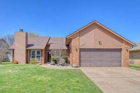 2705 Glen Oaks Dr, Norman, OK 73071