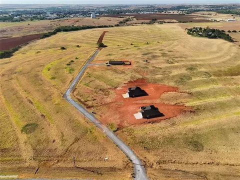 31 Lawter Rd, Weatherford, OK 73096