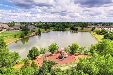 15220 Worthington Ln, Edmond, OK 73013