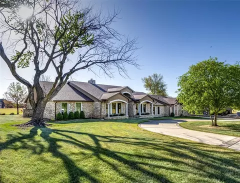 5 Country Club Rd, Shawnee, OK 74801