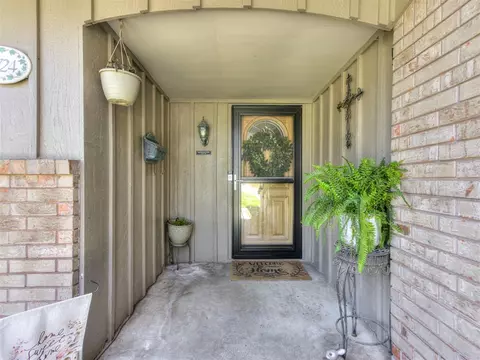 7724 NW 20th St, Bethany, OK 73008 photo 2
