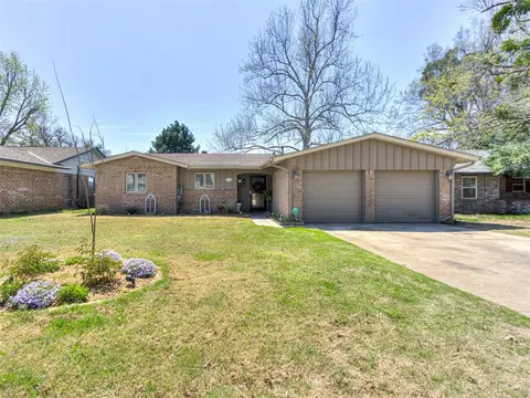 7724 NW 20th St, Bethany, OK 73008