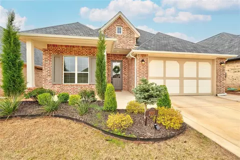 200 Pont De Normandie Ct, Edmond, OK 73034
