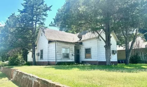 1001 W Minnesota Ave, Chickasha, OK 73018