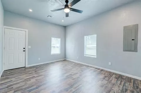 810 E 9th St, Chandler, OK 74834 photo 4
