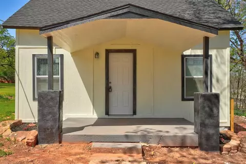810 E 9th St, Chandler, OK 74834 photo 2