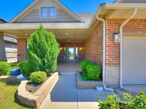 1316 Atalon Dr, Moore, OK 73160 photo 5