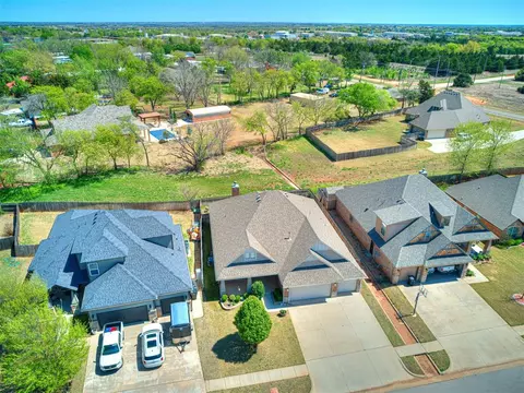 1316 Atalon Dr, Moore, OK 73160 photo 4