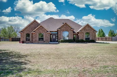 4606 Creekside Dr, Tuttle, OK 73089 photo 2