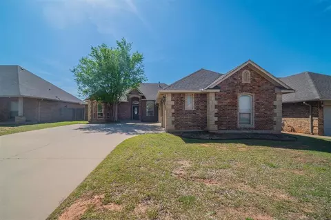 1105 Kelsi Dr, Moore, OK 73160
