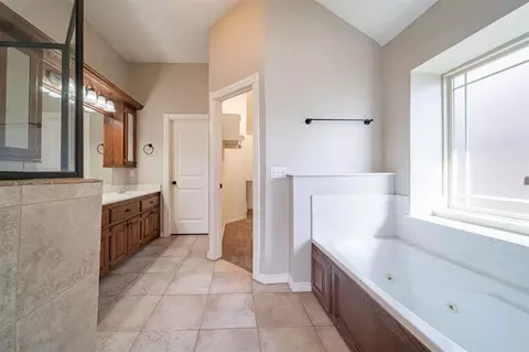 1105 Kelsi Dr, Moore, OK 73160 photo 9