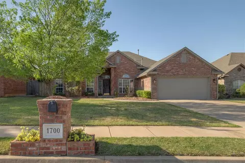 1700 Oxford Ave, Edmond, OK 73013