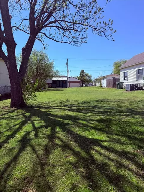 612 Oak Ave, Yukon, OK 73099
