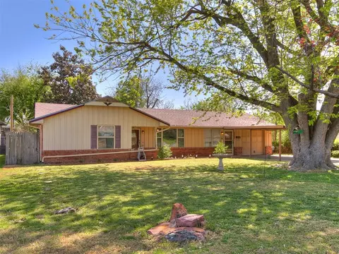 5840 NW 58th St, Warr Acres, OK 73122