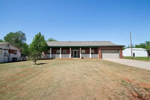 2043 E Mohr Ln, Mustang, OK 73064