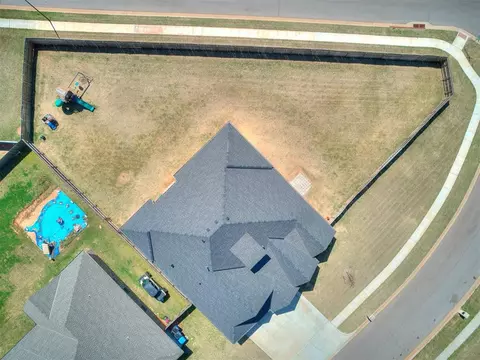 1112 Colonial Ave, Tuttle, OK 73089 photo 2