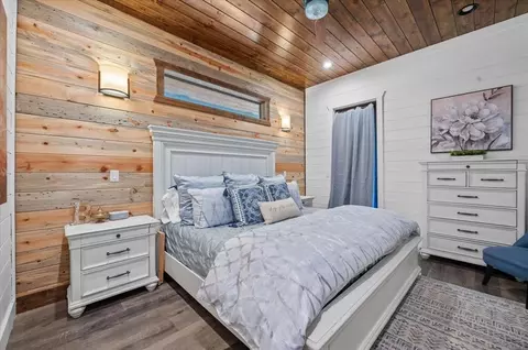Bedroom - 432 Sugar Pine Loop, Broken Bow, OK 74728 photo 1 of 6