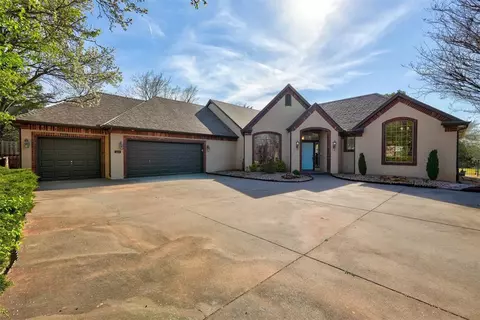 108 Lakeview Ct, Edmond, OK 73003