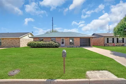 916 Hairston St, Altus, OK 73521