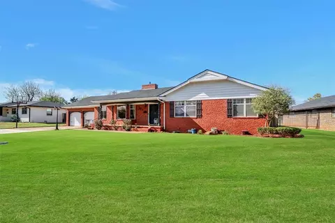 301 Lakeside Dr, Altus, OK 73521 photo 2
