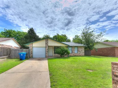704 Briarwood Dr, Midwest City, OK 73130