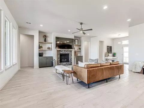 2105 Lago Dr, Moore, OK 73170 photo 8