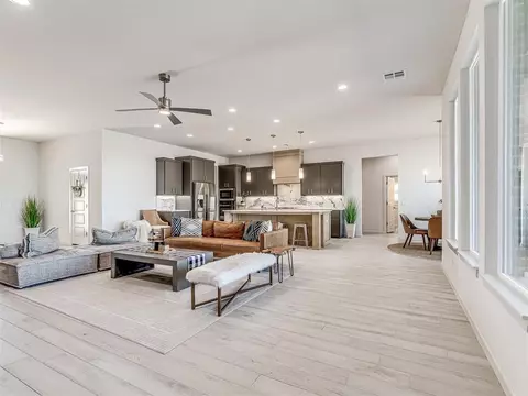 2105 Lago Dr, Moore, OK 73170 photo 6