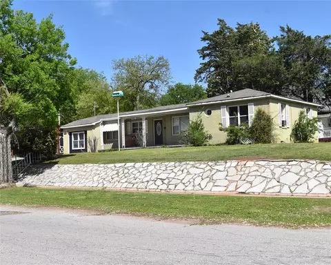902 W Dakota Ave, Chickasha, OK 73018