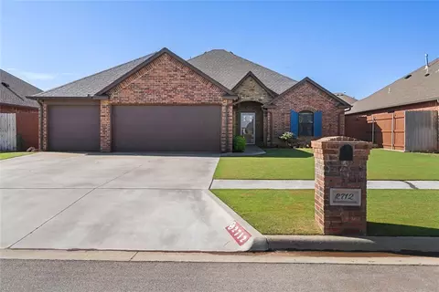 2712 Falling Leaves Dr, Weatherford, OK 73096