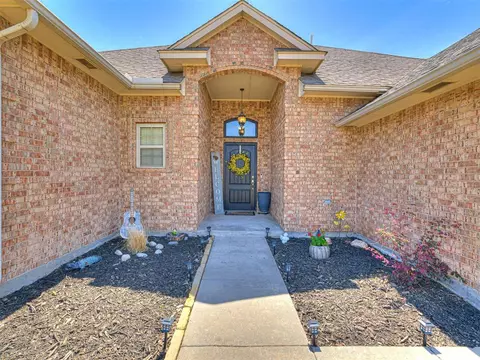 722 Brian Ct, Moore, OK 73160 photo 2