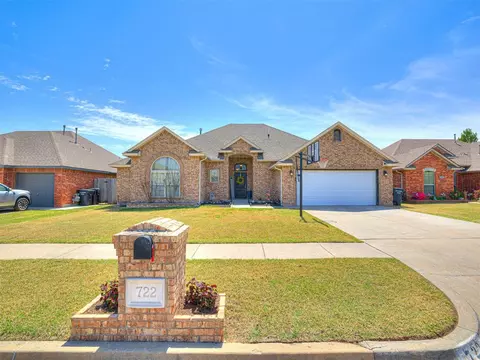 722 Brian Ct, Moore, OK 73160 photo 4