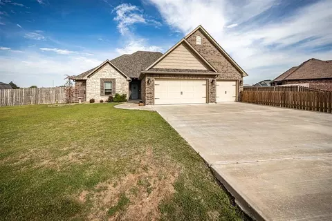 12220 NE Honey Badger Ln, Elgin, OK 73538