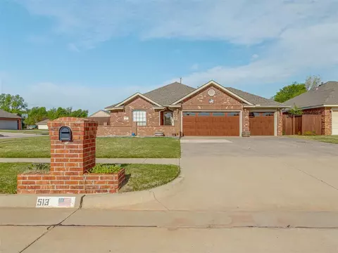 513 S Castlerock Ln, Mustang, OK 73064