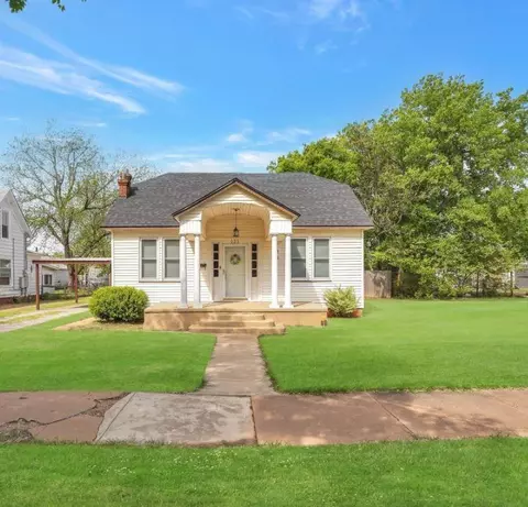 121 S Randlett St, Hobart, OK 73651